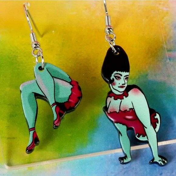 🌻3 For $15🌻Beetlejuice Magician's Assistant Retro Asymmetrical Earrings - Picture 2 of 5